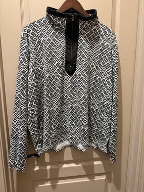 Duffield Lane Black & White Geometric Zip Pullover